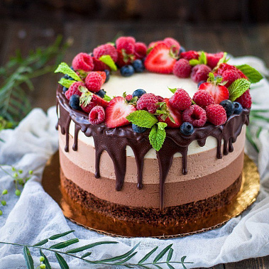 Торт "Три шоколада" купить - северск.сладкоежкин.рф